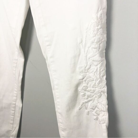 CHINO BY ANTHROPOLOGIE | White Relaxed Pants Floral Embroidery Women’s Size 27 - Picture 3 of 12